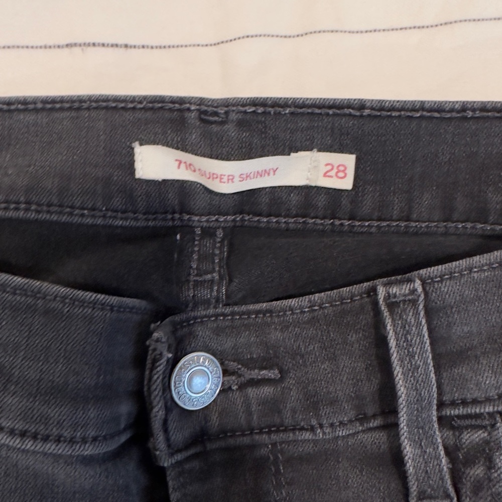 Levi Jeans - Picture 2 of 2